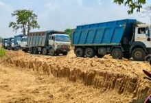 ओदारी नदी में छापा, 9 हाईवा और चैन माउंटेन मशीन जब्त