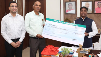 सागौन की खेती से समृद्ध हुआ छत्तीसगढ़ का किसान, मिला 9.69 लाख का लाभ, वन मंत्री कश्यप ने सौंपा प्रोत्साहन राशि का चेक