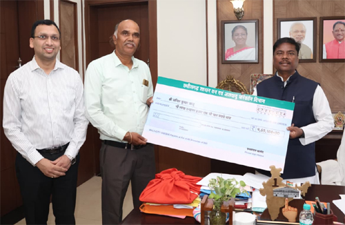 सागौन की खेती से समृद्ध हुआ छत्तीसगढ़ का किसान, मिला 9.69 लाख का लाभ, वन मंत्री कश्यप ने सौंपा प्रोत्साहन राशि का चेक