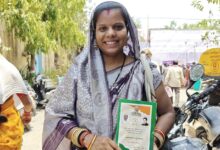 सुनीता को मौके पर मिला राशन कार्ड, चेहरे पर लौटी मुस्कान