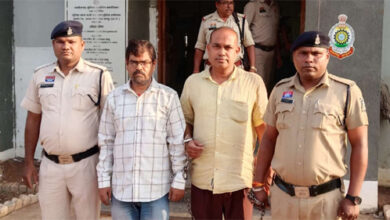 सरकारी नौकरी के नाम पर 34 लोगों को फर्जी नियुक्ति पत्र थमाकर 1.5 करोड़ की ठगी, शिक्षक व क्लर्क गिरफ्तार