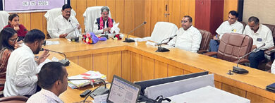खाद्य मंत्री ने की जिला डीएमएफ शासी परिषद की समीक्षा, गुणवत्ता से समझौता नहीं करने दी सख्त हिदायत