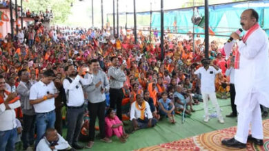 पलारी नगर पंचायत में भारी मतों से खिलाएं कमल, विकास की जिम्मेदारी साय सरकार की : साव पलारी नगर पंचायत में भारी मतों से खिलाएं कमल, विकास की जिम्मेदारी साय सरकार की : साव