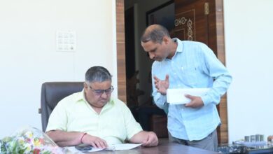 लखनपुर निज निवास पर मंत्री ने सुनीं क्षेत्रवासियों की समस्याएं, अधिकारियों को त्वरित समाधान के दिए कड़े निर्देश