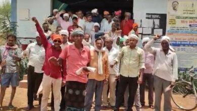 गरियाबंद में खाद वितरण पर विवाद, किसानों ने लगाया कमी का आरोप और किया हंगामा गरियाबंद में खाद वितरण पर विवाद, किसानों ने लगाया कमी का आरोप और किया हंगामा