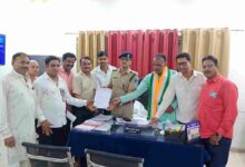 इंदौर में पानी संकट पर अनोखा विरोध, गुमशुदा पानी की FIR दर्ज करने की मांग
