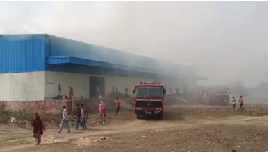 तेंदूपत्ता गोदाम में आग से मचा हड़कंप, वन विभाग की सुरक्षा पर सवाल तेंदूपत्ता गोदाम में आग से मचा हड़कंप, वन विभाग की सुरक्षा पर सवाल