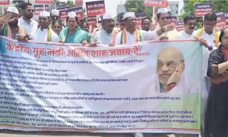 जगदलपुर में कांग्रेस को पुलिस ने रोका अमित शाह से मिलने जा रहे नेताओं ने सौंपा ज्ञापन जगदलपुर में कांग्रेस को पुलिस ने रोका अमित शाह से मिलने जा रहे नेताओं ने सौंपा ज्ञापन