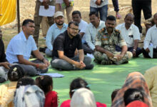 पुसगुड़ा में दिखी सुशासन की सच्ची तस्वीर, महुआ पेड़ के नीचे लगी जनचौपाल