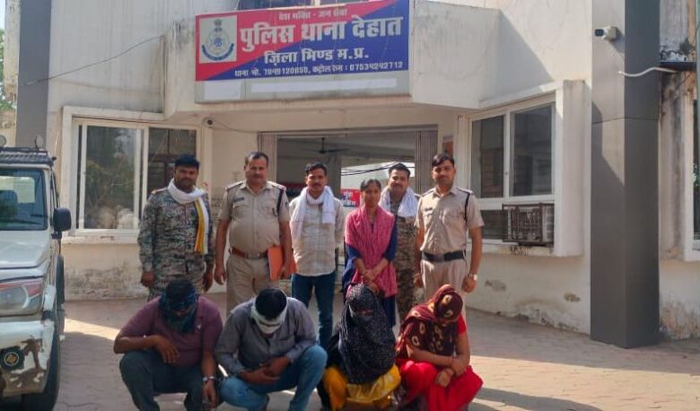 किसान को ब्लैकमेल कर लाखों की मांग, पुलिस ने गैंग पकड़ा