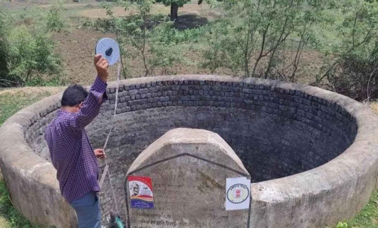 दुर्ग में जल संकट पर बड़ा कदम, गांवों के कुओं और बोरवेल का होगा वैज्ञानिक सर्वे दुर्ग में जल संकट पर बड़ा कदम, गांवों के कुओं और बोरवेल का होगा वैज्ञानिक सर्वे