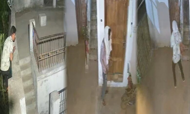 डोंगरगढ़ में सनसनी बुधवारी पारा में छत के रास्ते घर में घुसे चोर, CCTV में कैद वारदात