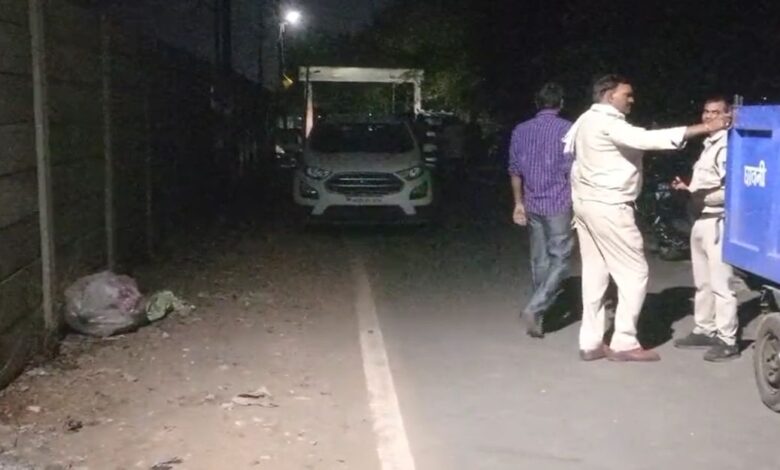 जबलपुर में कचरा मैदान में बोरे में मिला गौवंश का शव, इलाके में मचा हड़कंप