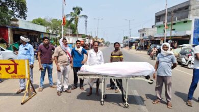 देवभोग में प्रसूता की मौत पर हंगामा परिजनों ने हाईवे जाम कर अस्पताल पर लापरवाही का आरोप लगाया