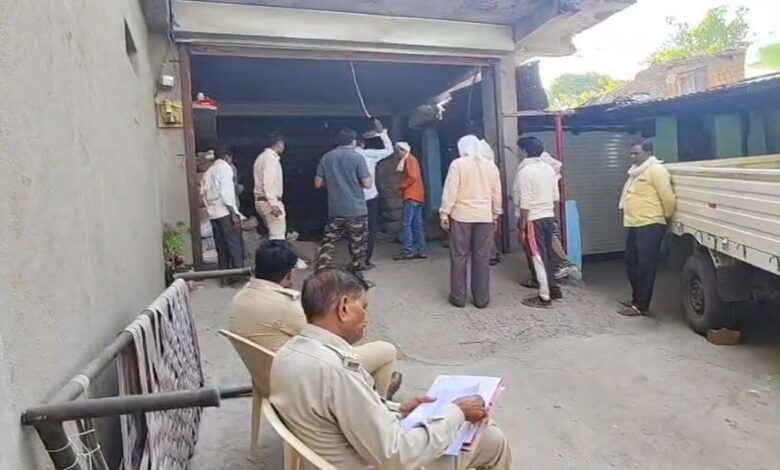 देवास में वन विभाग की कार्रवाई सील गोदाम खुला, वन उपज की तौल के बाद सुपुर्दगी, धावड़ा गोंद जांच जारी