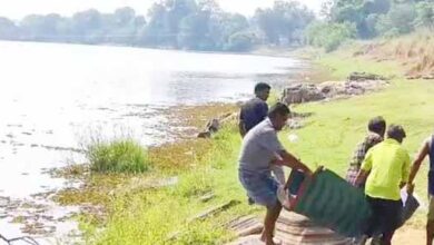 युवक ने नारायणपाल पुल से छलांग लगाकर आत्महत्या कर ली