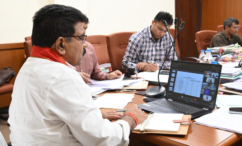 उप मुख्यमंत्री शर्मा ने की सुशासन तिहार की तैयारियों की समीक्षा, जुड़े दुर्ग, बालोद, बस्तर एवं मोहला-मानपुर जिलों के प्रशासनिक अधिकारी