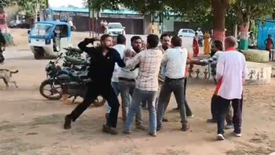 वाड्रफनगर तहसील में जमीन विवाद ने लिया हिंसक रूप, कोर्ट परिसर में दोनों पक्षों में जमकर मारपीट