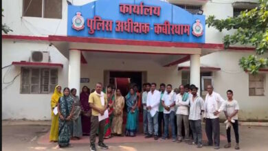 महिला सरपंच और पति पर ग्रामीणों ने लगाया मारपीट और धमकी देने का आरोप