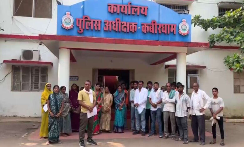 महिला सरपंच और पति पर ग्रामीणों ने लगाया मारपीट और धमकी देने का आरोप