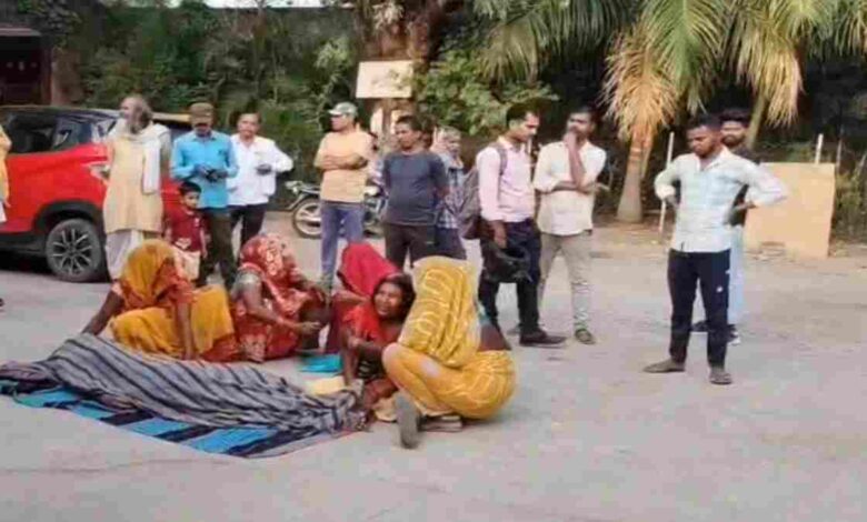 सतना में इलाज के दौरान आदिवासी महिला की मौत, डॉक्टर पर लापरवाही का आरोप सतना में इलाज के दौरान आदिवासी महिला की मौत, डॉक्टर पर लापरवाही का आरोप