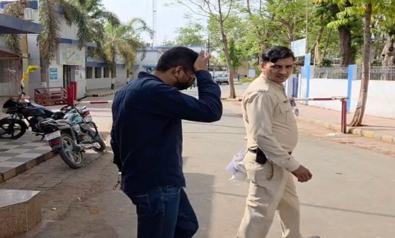 दमोह में फर्जी MBBS डिग्री रैकेट का खुलासा, NHM से आईटी असिस्टेंट गिरफ्तार