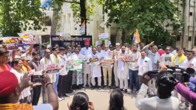 सरकारी स्कूल फीस बढ़ोतरी पर बवाल, कांग्रेस ने रायपुर में किया जोरदार विरोध प्रदर्शन सरकारी स्कूल फीस बढ़ोतरी पर बवाल, कांग्रेस ने रायपुर में किया जोरदार विरोध प्रदर्शन