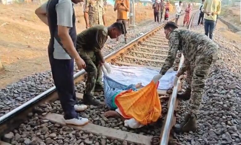 भानुप्रतापपुर में ट्रेन हादसा पटरी पार करते समय रिटायर्ड शिक्षक की दर्दनाक मौत भानुप्रतापपुर में ट्रेन हादसा पटरी पार करते समय रिटायर्ड शिक्षक की दर्दनाक मौत