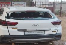 रूम न मिलने पर नकाबपोश बदमाशों ने कार के शीशे तोड़े, CCTV में कैद वारदात