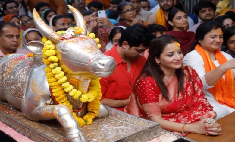 मोनालिसा और विक्रांत सिंह राजपूत ने महाकाल मंदिर में की भस्म आरती, लिया भगवान का आशीर्वाद