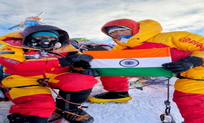 अंजना यादव ने माउंट एवरेस्ट पर लहराया तिरंगा
