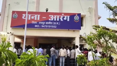 आरंग में मारपीट मामले में बड़ी कार्रवाई, रायपुर एयरपोर्ट से दो आरोपी गिरफ्तार आरंग में मारपीट मामले में बड़ी कार्रवाई, रायपुर एयरपोर्ट से दो आरोपी गिरफ्तार