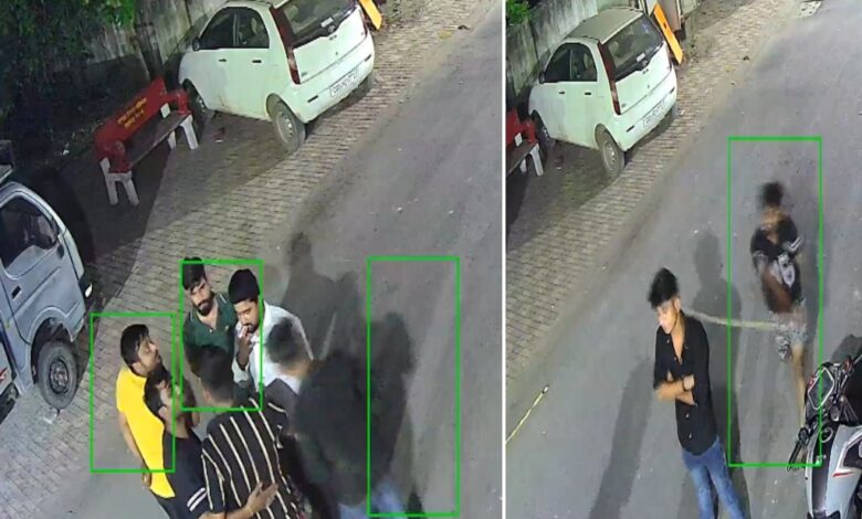 नशे में कॉलोनी में घुसकर युवक पर डंडे से हमला, CCTV वायरल