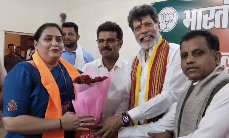 कांग्रेस को झटका, महिला पदाधिकारी समेत कई कार्यकर्ता भाजपा में शामिल