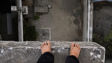 20 फीट ऊंचाई से गिरा युवक, मौके पर हुई मौत