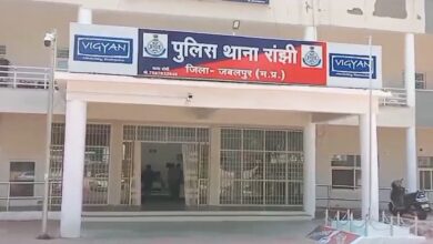 जबलपुर में दिल दहला देने वाली वारदात अकेली महिला की हत्या, शव कुएं में मिला जबलपुर में दिल दहला देने वाली वारदात अकेली महिला की हत्या, शव कुएं में मिला