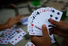 कोनी क्षेत्र में अवैध जुआ संचालन का भंडाफोड़, लाखों नकद और वाहन जब्त