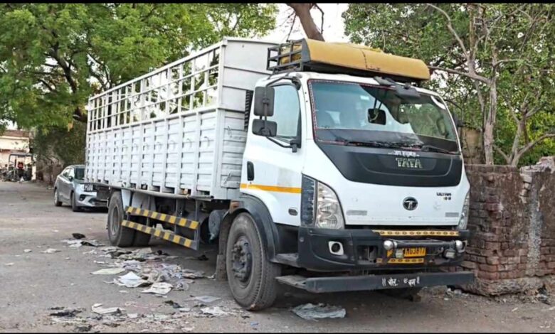 GST विभाग की बड़ी कार्रवाई, बिना दस्तावेज लोहे से भरा वाहन जब्त