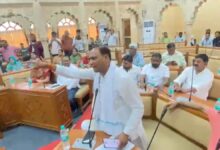 नगर निगम परिषद में हंगामा, अधिकारियों के फोन न उठाने पर कॉल टेस्ट फेल