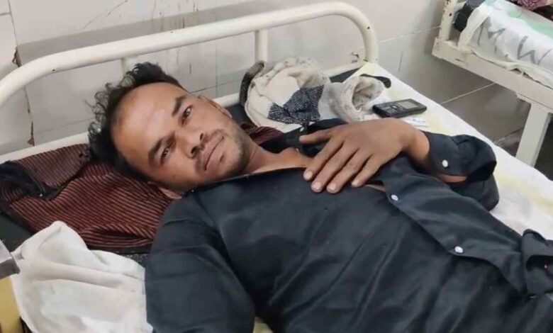 रायसेन में बस हादसा बिजली के खंभे से टकराई बस, एक युवक करंट से झुलसा