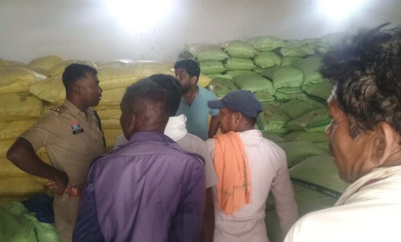 खाद गोदाम में बड़ी चोरी, 68 बोरी डीएपी लेकर फरार हुए चोर