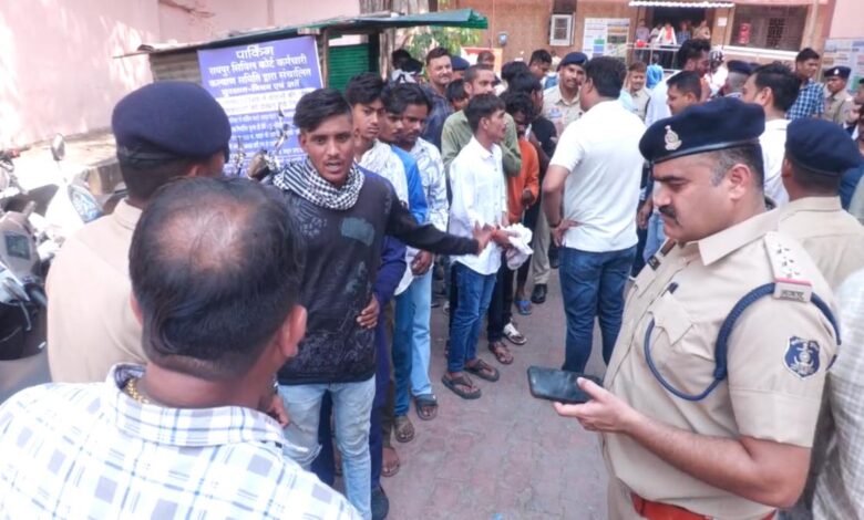न्यायालय परिसर में सुरक्षा बढ़ाई, संदिग्धों पर पुलिस की कार्रवाई