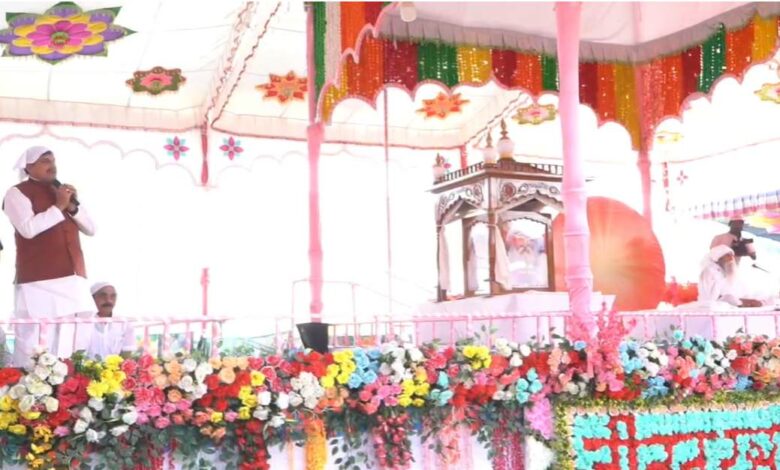 जय गुरुदेव आश्रम में सीएम मोहन यादव ने गुरुदेव से ली आशीर्वाद की प्रेरणा