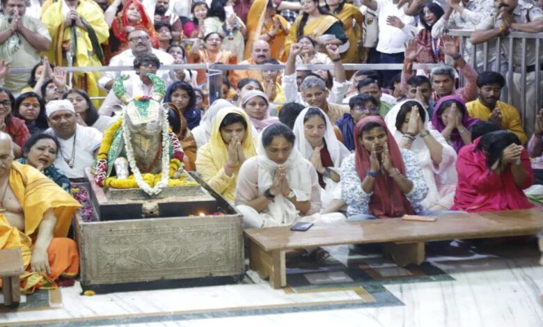महाकाल के दरबार में पहुंची महिला क्रिकेट टीम, भस्म आरती में लिया आशीर्वाद