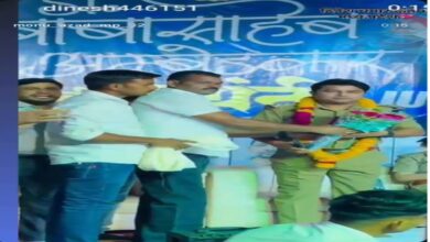 हिस्ट्रीशीटर से मंच पर स्वागत कराने पर एसडीओपी और टीआई को नोटिस