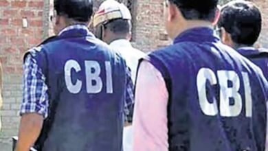 रेलवे खेल भर्ती विवाद दो अधिकारियों पर CBI की गिरफ्तारी, लाखों रुपये बरामद रेलवे खेल भर्ती विवाद दो अधिकारियों पर CBI की गिरफ्तारी, लाखों रुपये बरामद