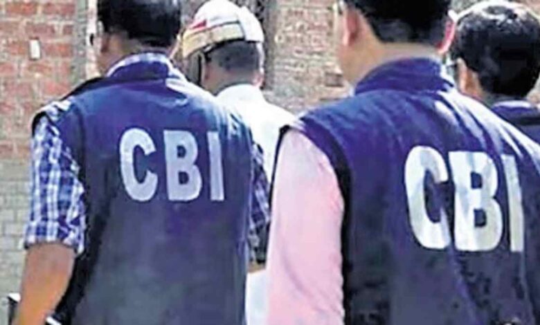 रेलवे खेल भर्ती विवाद दो अधिकारियों पर CBI की गिरफ्तारी, लाखों रुपये बरामद रेलवे खेल भर्ती विवाद दो अधिकारियों पर CBI की गिरफ्तारी, लाखों रुपये बरामद