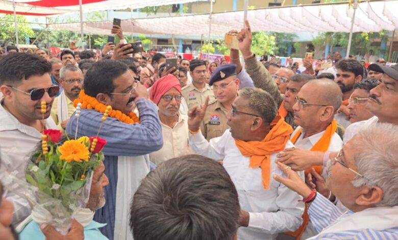 गोढ़ी सुशासन तिहार शिविर में कांग्रेस-ग्रामीणों का जोरदार विरोध, किया बहिष्कार