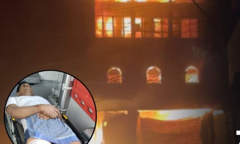 बलौदाबाजार के हटरी बाजार में भीषण आग, बिल्डिंग गिरने से नगर सेना का जवान गंभीर घायल