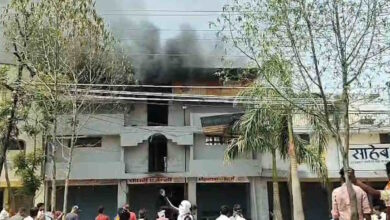 व्यापार विहार में आग का तांडव, तेल गोदाम में लगी भीषण आग